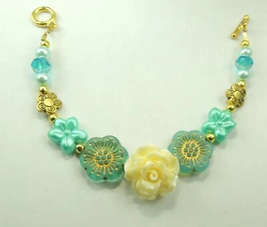 Armband mit Böhmischen Blumen Harz Blume Kristall Perlen Handarbeit Schmuck - Bild 1 von 1