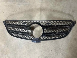 2010-2012 Mercedes - Benz GL 450 Radiator Grille A1668880260 OEM - Picture 1 of 6