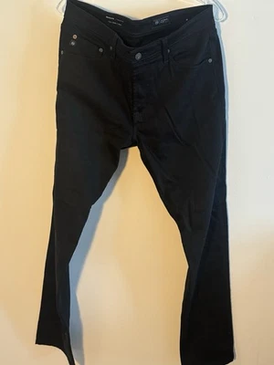 Vaqueros de pierna a medida AG Black Graduate Foto 1 de 4