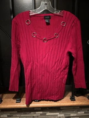 Camisa suéter roja para mujer RQT XL 3/4 mangas adornos plateados ligeramente usada Foto 1 de 4