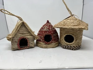 Lote de 3 esquejes de pastos marinos y sari reutilizados casas para pájaros decoración de árboles al aire libre - Imagen 1 de 13