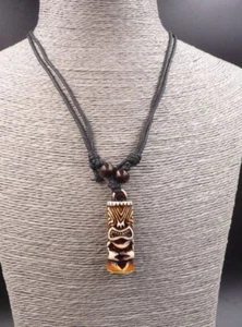 Collier mixte homme / femme avec pendentif Tiki marron - bijou maori Hawai Tahit - Foto 1 di 2