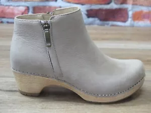 Women's Dansko Lizanne Milled Nubuck Pull Up Bootie Clog Taupe *2217-151400 - Picture 1 of 7