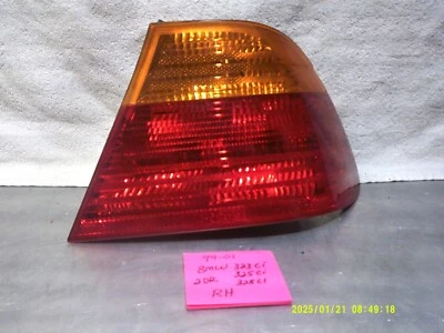 Lanterna traseira direita 99 00 01 BMW 323Ci 325Ci 328Ci 2 Dr fabricante de equipamento original com lente amarela - Imagem 1 de 4