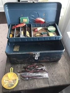 Vintage Metal Tackle Box Fishing Lures Supplies Heddon Arbogast Tiny Runt - Picture 1 of 9