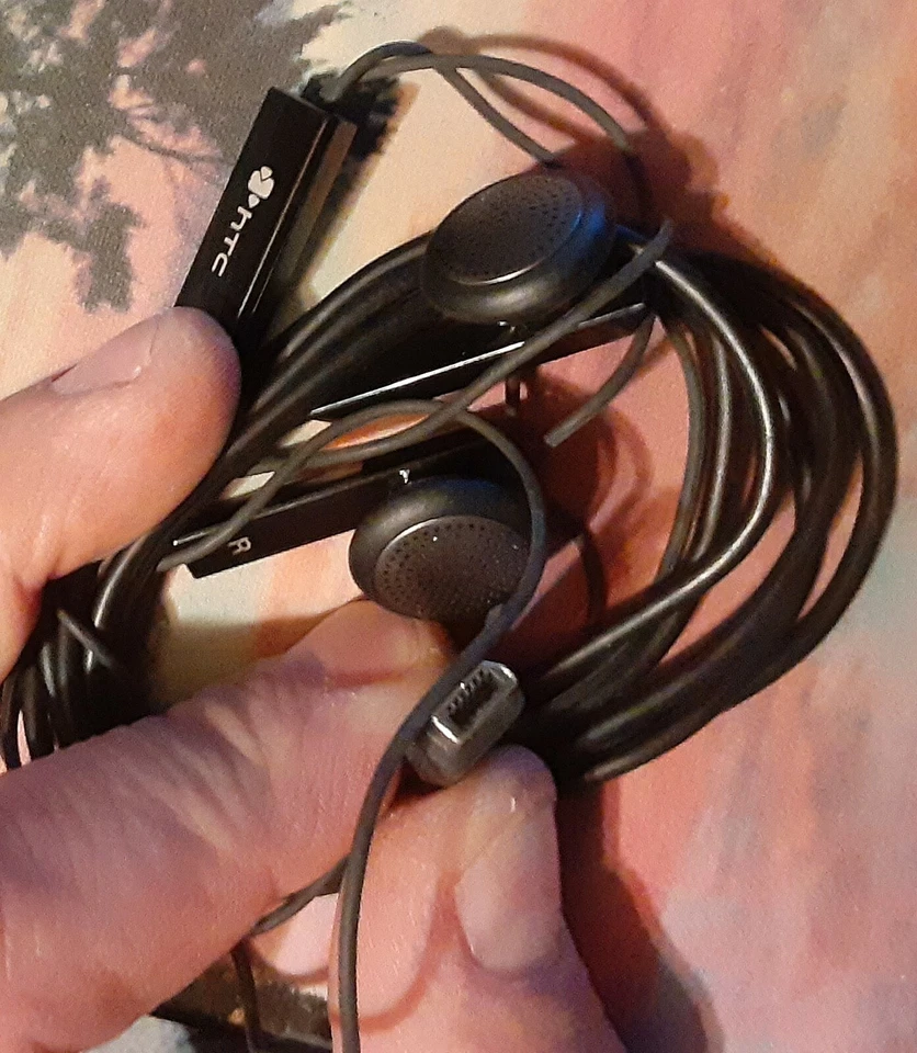 Fone de Ouvido HTC Earbuds com Conector EXTUSB - Imagem 1 de 1