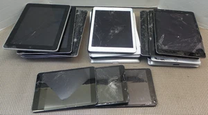 Lot of 23 Apple iPads | Broken Screens | Untested For Parts - Afbeelding 1 van 11