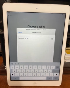 Apple iPad Air 1st 16GB Wi-Fi 9.7" Tablet A1474. Space Gray Unlocked - Picture 1 of 5