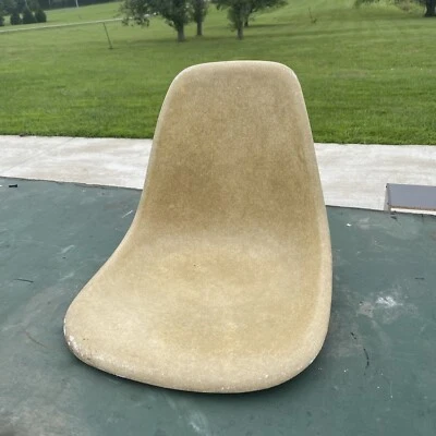 Silla Eames de fibra de vidrio años 60 de Herman Miller Foto 1 de 4