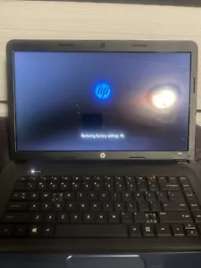 HP 2000-2b59wm LAPTOP - TPN-I107 (BLUE) 2.2GHz 4GBRAM 320GBHD - WORKS - Picture 1 of 3