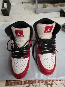 Jordan 1 Mid Youth Multisport Cleat 'Chicago' Red HF6883-106 Football Baseball - Picture 1 of 6