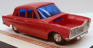 Sedán sedán sedán sedán vintage de plástico Rover 2000 serie roja serie P6 - Imagen 1 de 3