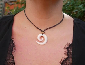 Bone Spiral Pendant Cord Necklace Maori Tribal Surfer Beach - Bild 1 von 2