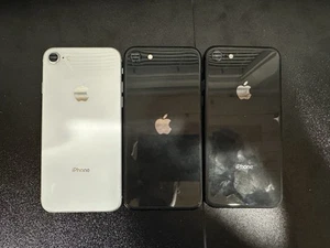 Lot of 3 iPhones – 2x iPhone 8 & 1x iPhone SE 2nd Gen – For Parts/Repair - Zdjęcie 1 z 10