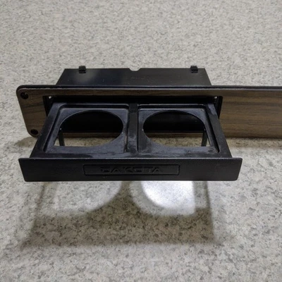 Dodge Dakota 1987-1996 taza extraíble/lata madera grano tablero moldura con ventilación OEM Foto 1 de 4