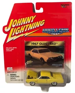 Johnny Lightning - Muscle Cars USA - 1967 Olds 442 Yellow - 1:64 Diecast (B183) - Picture 1 of 3