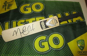 Michael Clarke signed Slazenger V1200 Mini Cricket Bat + COA - Picture 1 of 2