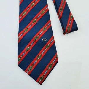 Cravatta collo Gucci vintage rosso navy fibbia a righe stampa catena 100% seta Italia - Foto 1 di 3