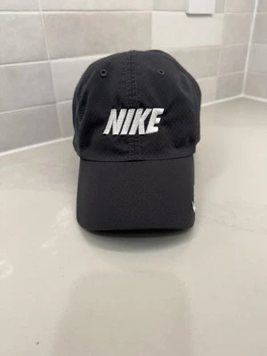 Gorra de club de golf NIKE ligera de bajo perfil ajuste seco activa M/L negra Foto 1 de 4