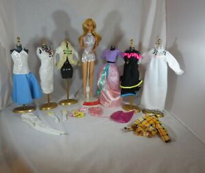 BARBIE DATES FROM 1970 – 1987 + 17 ITEMS OF CLOTHES