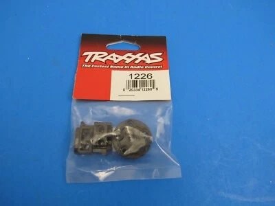 Traxxas 1226 Side Bumper Bar Stays & Wheel Hubs (L or R): Tom Cat - Image 1 of 4