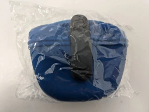 dog treat pouch animal silicone magnetic close blue for pet lovers clip on - Picture 1 of 3