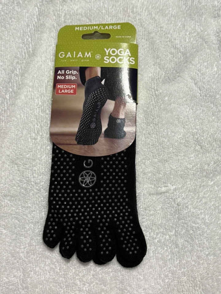 Gaiam Yoga Socks Super GRIPPY All Grip No Slip Small/medium 1 Piar Black