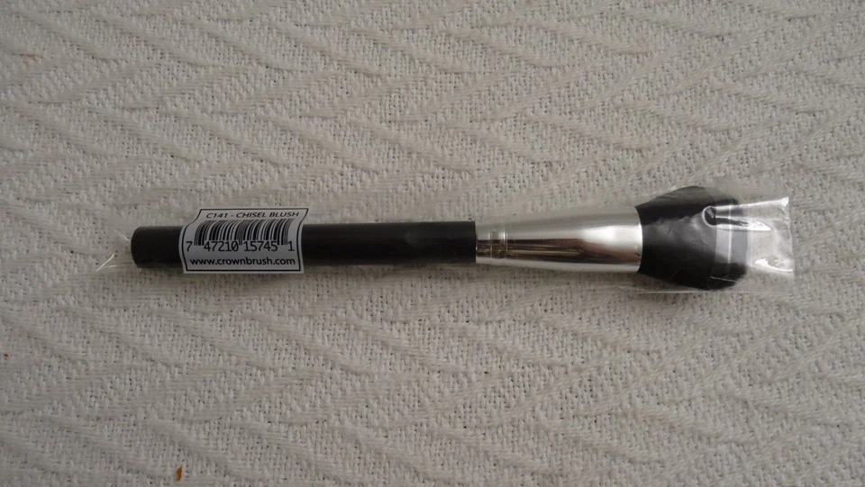 Crown Cosmetics Brush Chisel Blush - C141