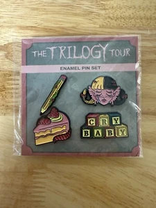 JUEGO DE 4 PINES ESMALTADOS MELANIE MARTINEZ THE TRILOGY TOUR - Imagen 1 de 2