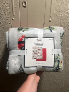44th Street Fabric Co. No-Sew Christmas Throw Kit NEW 48” X 60” - Picture 1 of 6