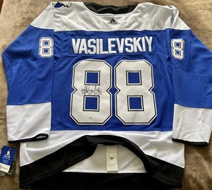 Andrei Vasilevskiy VOLLSTÄNDIG HANDSIGNIERT TB Lightning Rückseite Retro Trikot - JSA COA - Bild 1 von 8