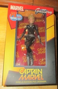 Marvel 2019 San Diego Comic Con PX Captain Marvel Shield Edition PVC Diorama-NIB - Picture 1 of 4