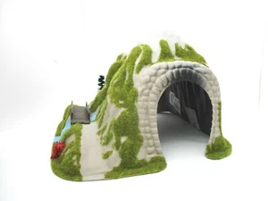 Heki 5032 Single Track H0/00 Plastic Decorated Tunnel with Bridge 300mm Long T48 - Foto 1 di 7