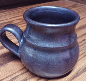 Kaffeebecher-Handarbeit Studio Kunstkeramik-signiert CALLE-breiter Sockel-Griff-glasiert M25 - Bild 1 von 4