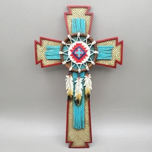 Einheimisch inspiriertes Wandkreuz mit Sonnenfänger & Federn - Bild 1 von 5