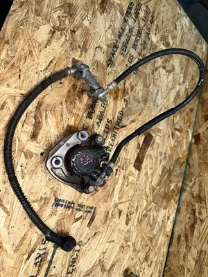 KAWASAKI 1982 KZ750 GPZ750 PINZA DE FRENO DELANTERA IZQUIERDA OEM 43041-1053 Foto 1 de 4