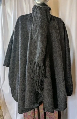 Capa de lana de alpaca gris natural simple con bufanda flecos botones cubiertos O/S Foto 1 de 4