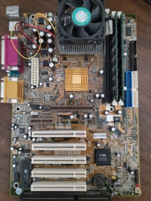 Placa madre clon AMD con CPU/Ventilador, memoria - sin probar Foto 1 de 3