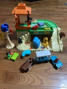 Vintage Fisher Price 1984 Little People Zoo Set Near Complete - Picture 1 of 16