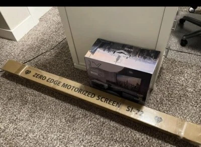 Proyector inteligente LX WX50 - Paquete de proyector 8K con control remoto y kit de montaje Foto 1 de 4