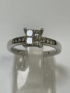 Stunning 18 Carat White Gold DIAMOND CLUSTER Ring 0.40 carats - Picture 1 of 6