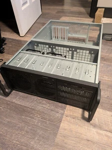 Rosewill RSV-L4000U Server Chassis Rackmount Case 8x 3.5 Bays, 3x 5.25 Devices - Photo 1/7