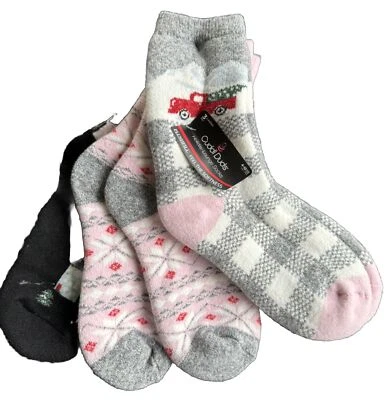 Paquete de 3 calcetines de felpa de vacaciones CUDDL DUDS para damas talla única 4-10 Foto 1 de 2