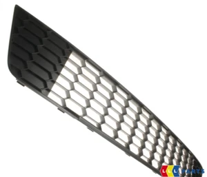 NEW GENUINE SKODA OCTAVIA MK3 RS FRONT BUMPER LOWER CENTRE GRILLE 5E0853677B9B9 - Picture 1 of 4