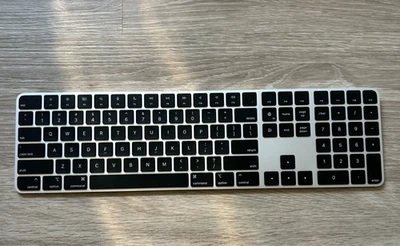 Teclado mágico Apple con Touch ID y teclado numérico para modelos Mac con Apple Foto 1 de 2