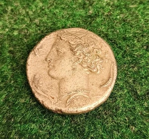 Very Unique Ancient Roman Greek Queen And Chariot Image silver coated coin - Picture 1 of 12