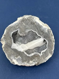 143 gr Half of a Geode with White Smoky / Grey Sparkling Quartz 2 3/4” Colorado - Picture 1 of 11