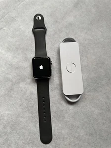 Apple Watch Series 3 42mm Acier Inoxydable Argent, Bracelet Sport Noir Bon Fonctionnement - Photo 1 sur 12
