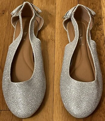 NATURE BREEZE zapatos planos plateados brillantes punta redonda 8 Foto 1 de 4