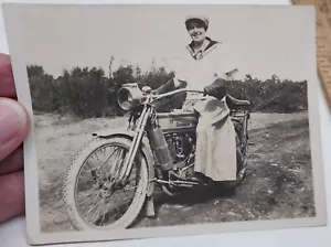Lady on a HARLEY DAVIDSON MOTO - fotografia - inserzione #5301 - Foto 1 di 8